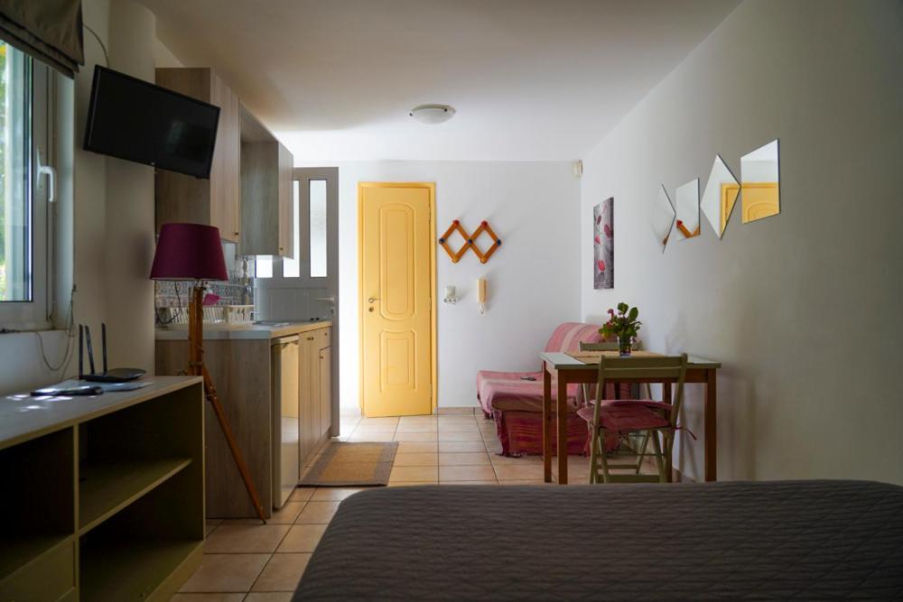 Cosy Guest House With Private Yard Saronida Exterior foto
